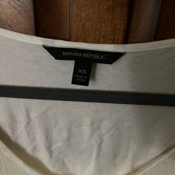 banana republic: white silky top - Picture 3 of 3